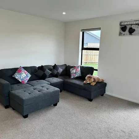 Location ,Location Sunny House In Rolleston Apartment Exterior photo
